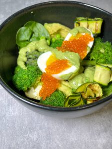 Kaviar und grüne sauce Gemüse mit Kaviar